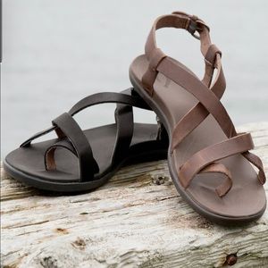 VGUC black olukai upena sandals